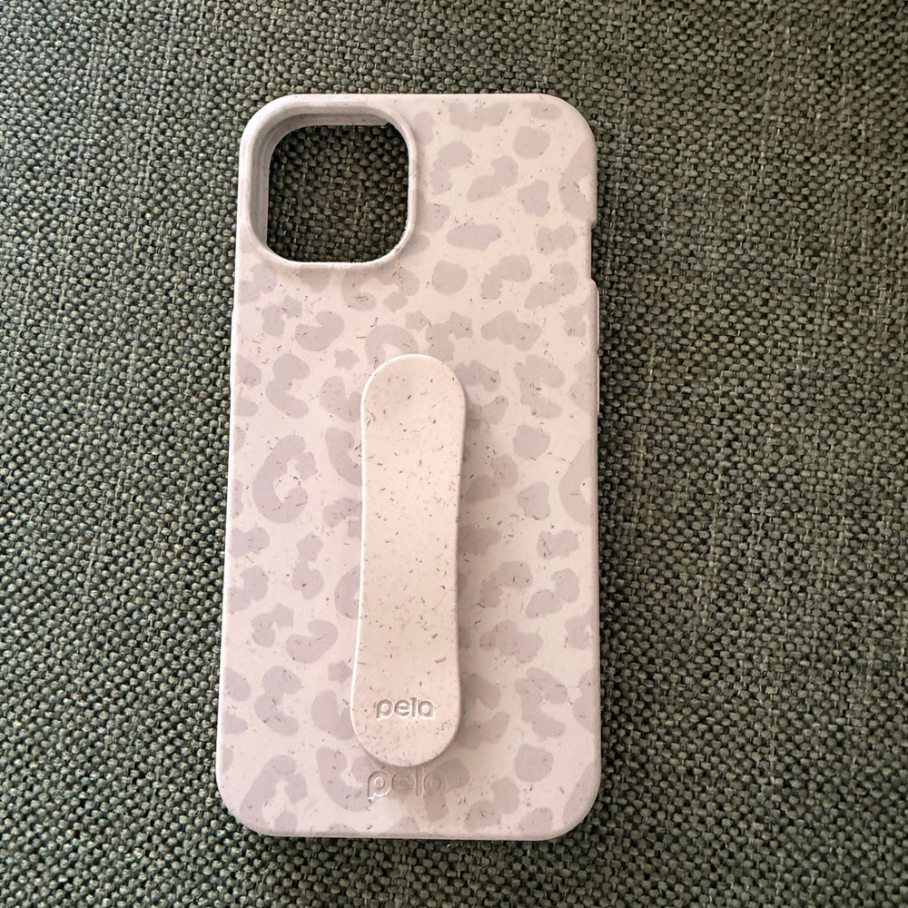 NEW Pela iPhone London Fog Sand Leopard iPhone 14/ 16e Case with Grip Loop
